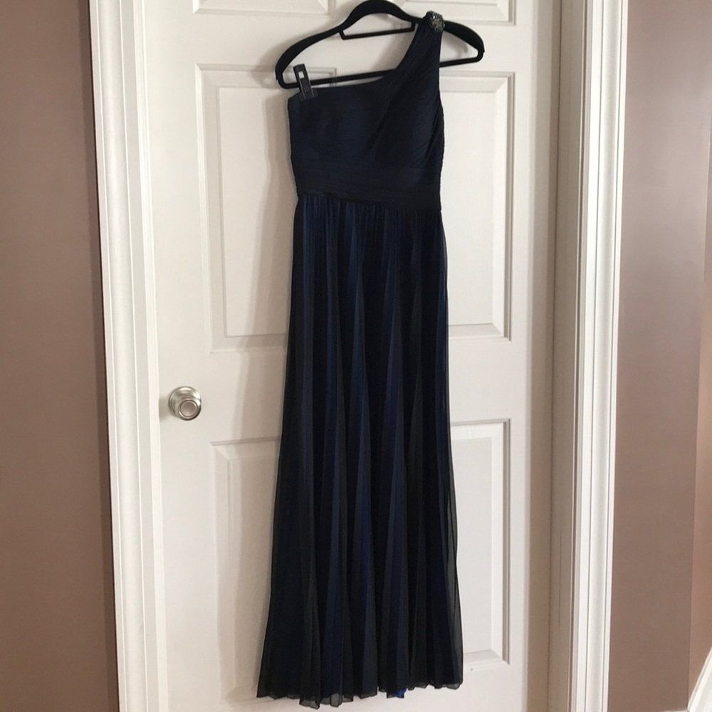 Gorgeous & elegant one shoulder gown